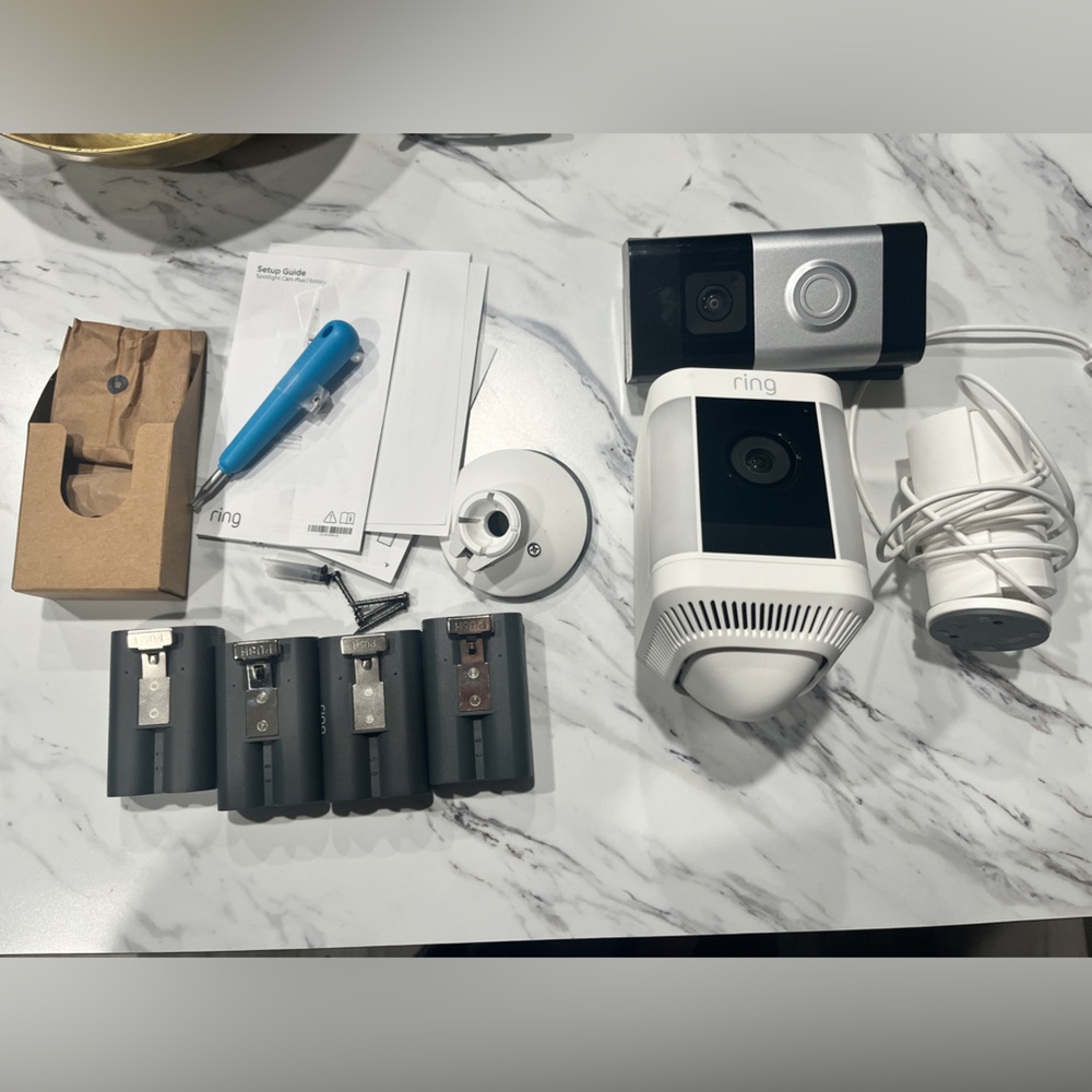 Ring Outdoor Camera, Indoor camera and Video Doorbell kit + 4 batteries